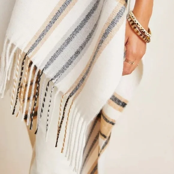 Anthropologie | Plaid wrap with fringe | One Size - Picture 5 of 9